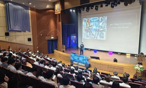 บรรยายบนเวที SEEK Day 2024